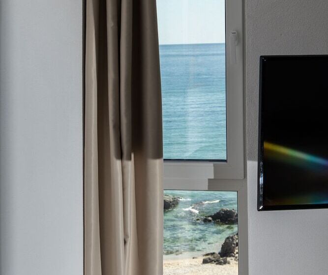 سوییت جونیور با چشمانداز دریا, Ji