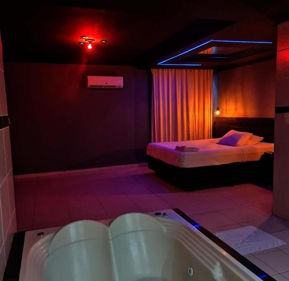 חדר דלוקס, Gran Motel