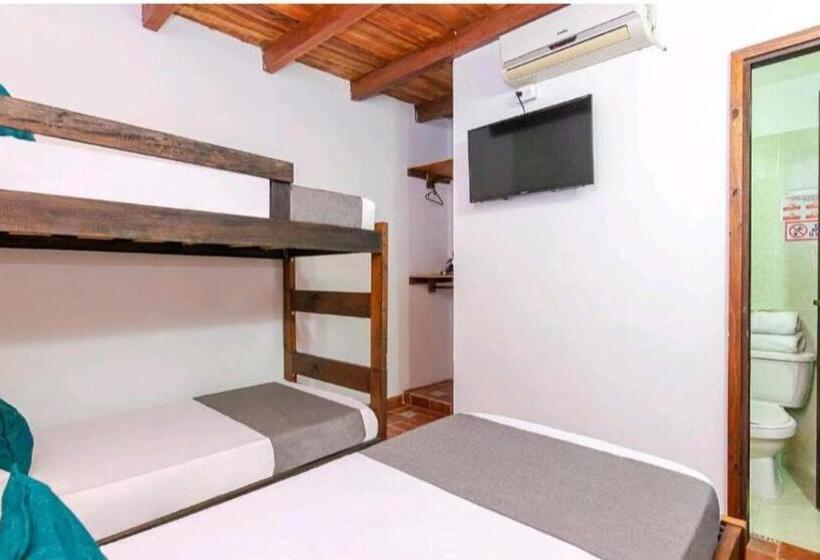 Четырехместный Номер Стандарт, Kayena Hostel