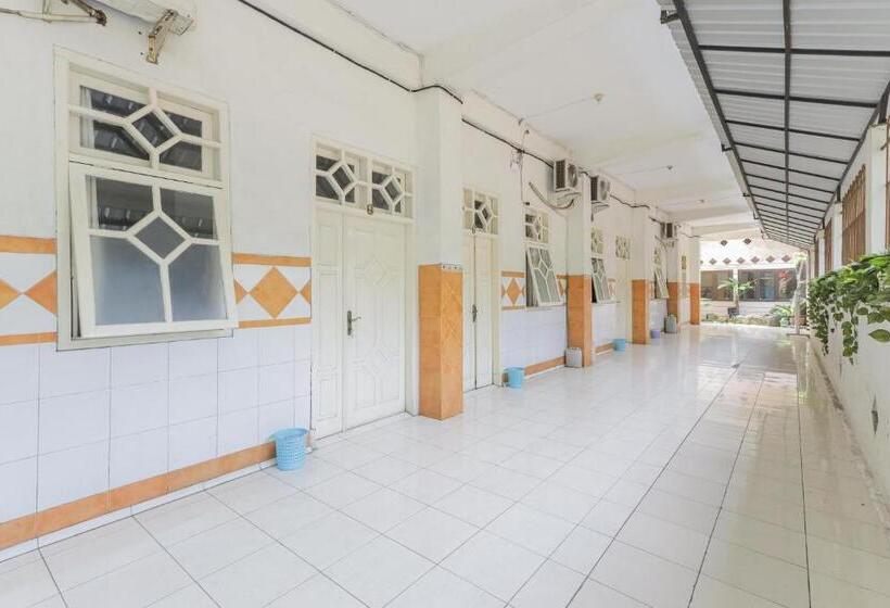 חדר משפחתי, Reddoorz Syariah At Mojosari