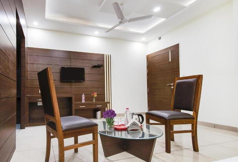 اتاق لوکس, Good Times