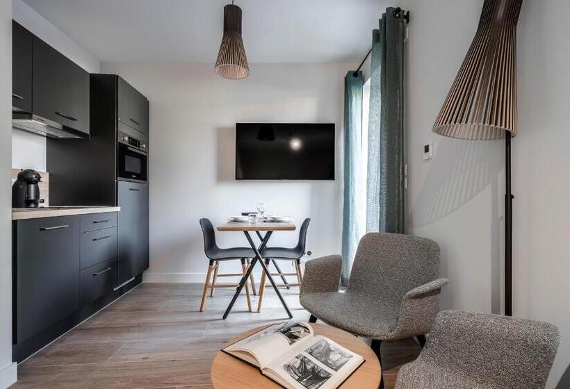 إستوديو قياسى, La Grange Des Pères