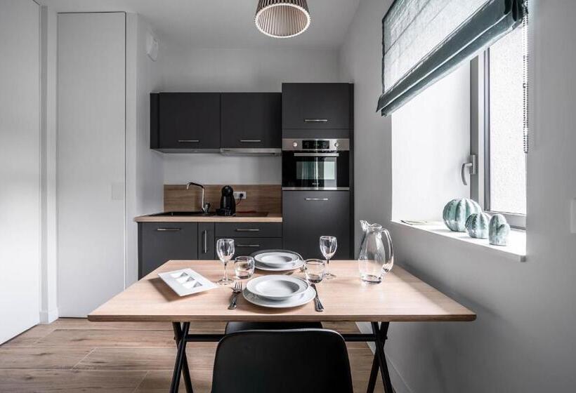 إستوديو قياسى, La Grange Des Pères