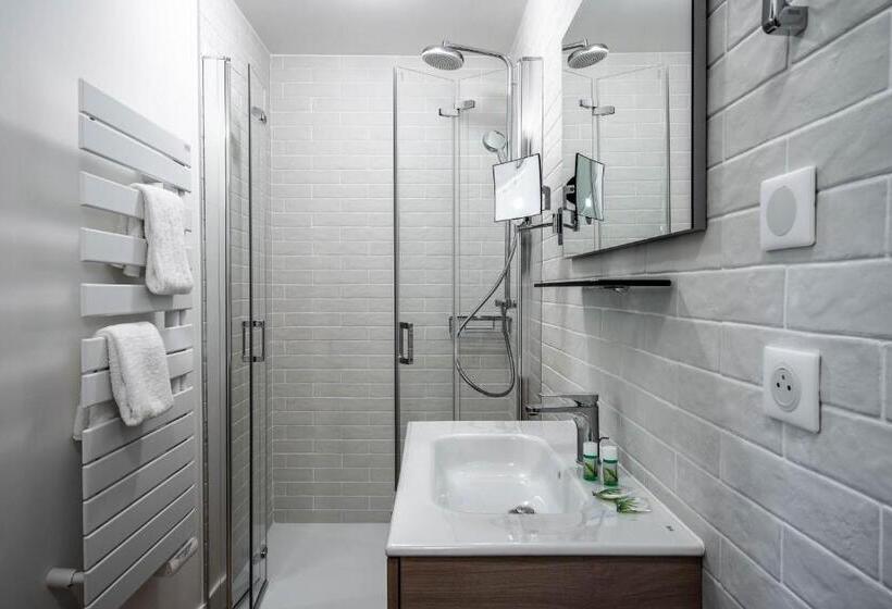 إستوديو قياسى, La Grange Des Pères