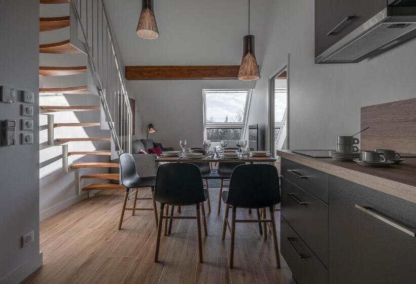 شقة غرفة واحدة, La Grange Des Pères