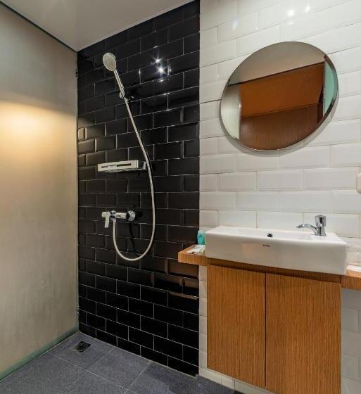 Camera Standard, Kontena