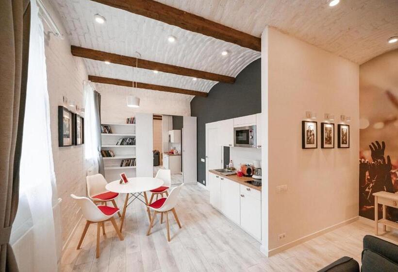 デラックススタジオ, Revelton Studios Marianske Lazne