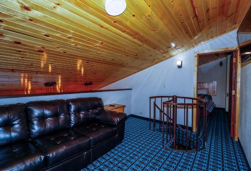 家庭套房, Round Barn Lodge