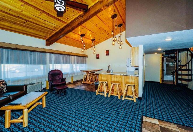 家庭套房, Round Barn Lodge