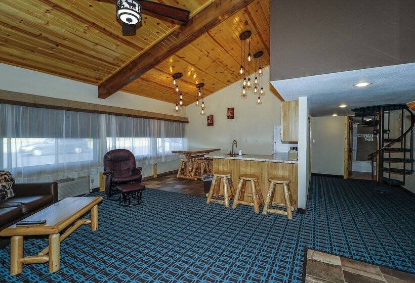 家庭套房, Round Barn Lodge