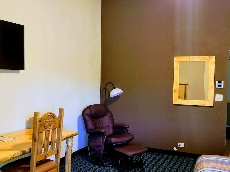 家庭套房, Round Barn Lodge