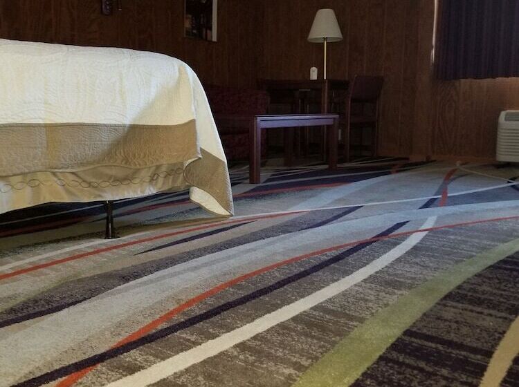 标准间带双人床, Round Barn Lodge