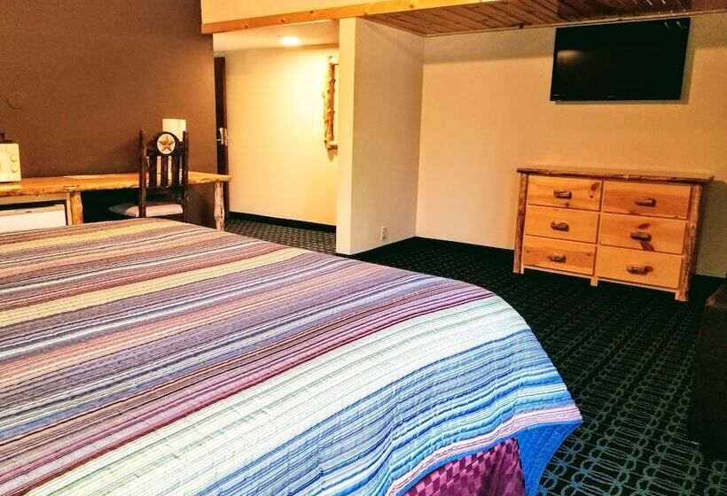 标准间带双人床, Round Barn Lodge