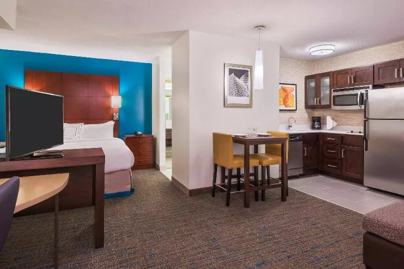 キングサイドベッドのスタンダードワンルーム, Residence Inn Savannah Midtown