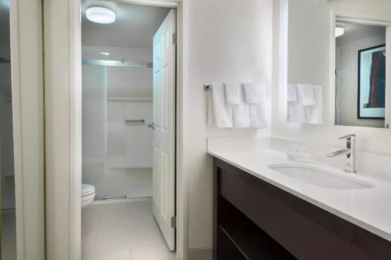 キングサイドベッドのスタンダードワンルーム, Residence Inn Savannah Midtown