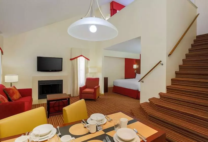 Ullakkohuone, Mainstay Suites St Louis Galleria