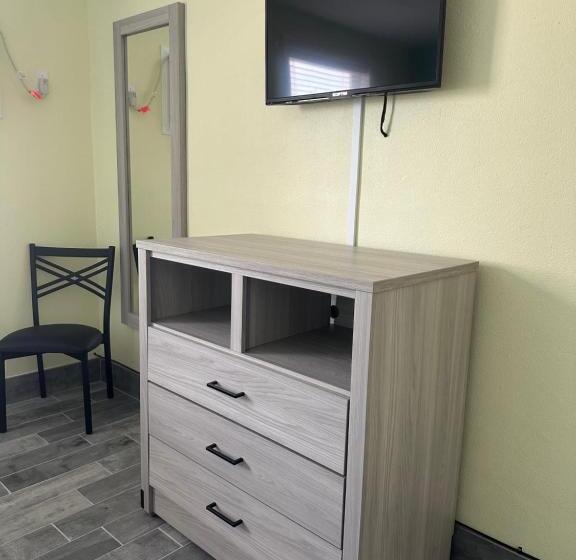 Family Suite, Royal Canadian Motel