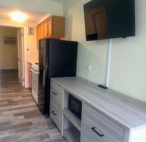 Family Suite, Royal Canadian Motel