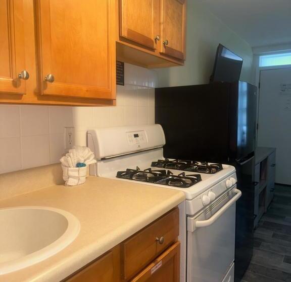 Family Suite, Royal Canadian Motel