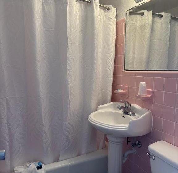 Family Suite, Royal Canadian Motel