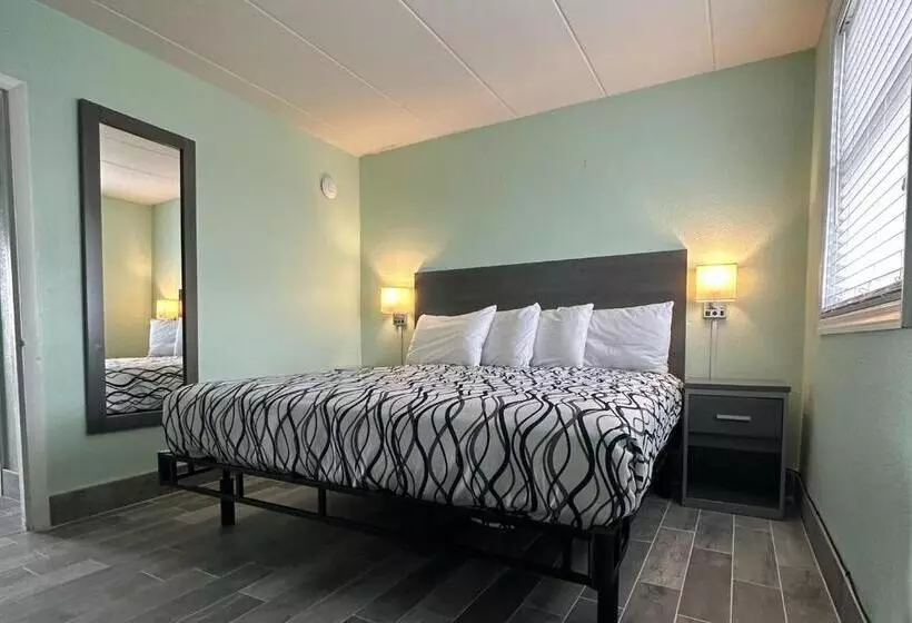 ロイヤルスイート, Royal Canadian Motel