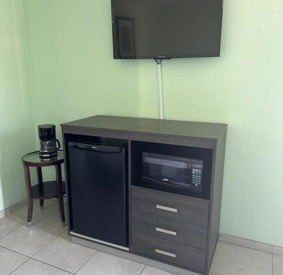 Люкс Deluxe Кровать Кинг, Royal Canadian Motel