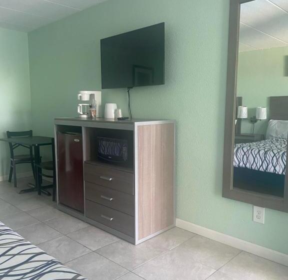 Номер Deluxe, Royal Canadian Motel