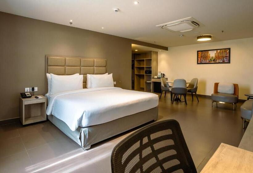 اتاق استاندارد با تخت بزرگ برای معلولان, Amika Hotel,madurai   Near Airport