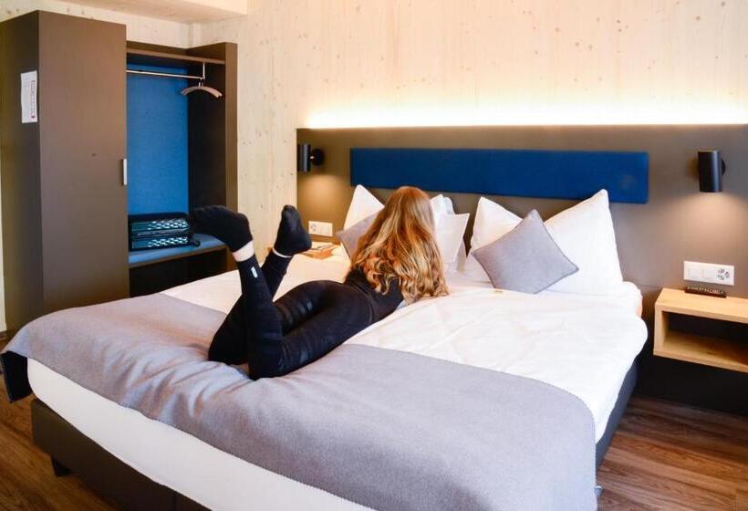 マウンテンビュースイート, Cubilaris Motel