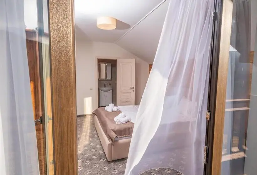 اتاق استاندارد با چشم‌انداز کوهستان, Residence Nesh