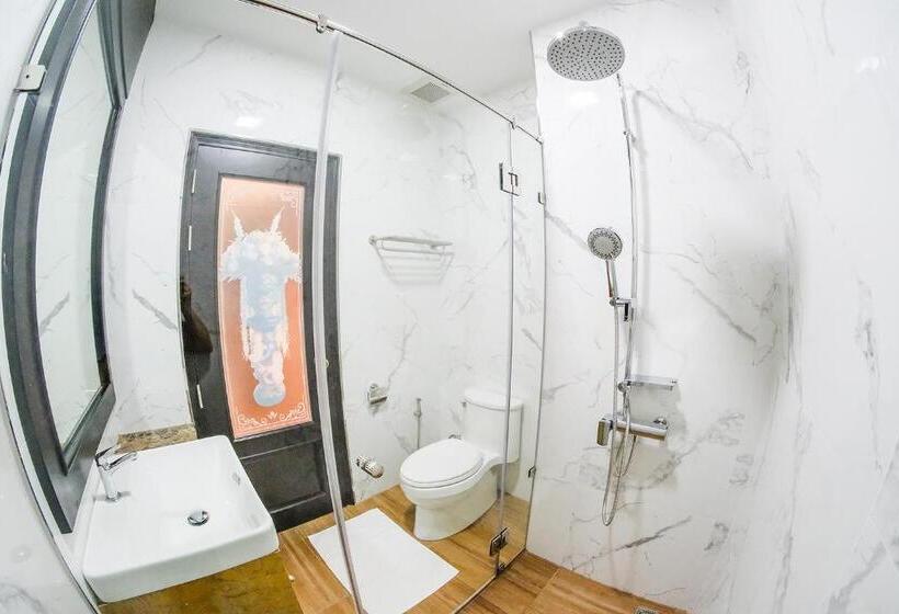 Полулюкс, The Maceo