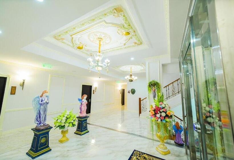 Полулюкс, The Maceo