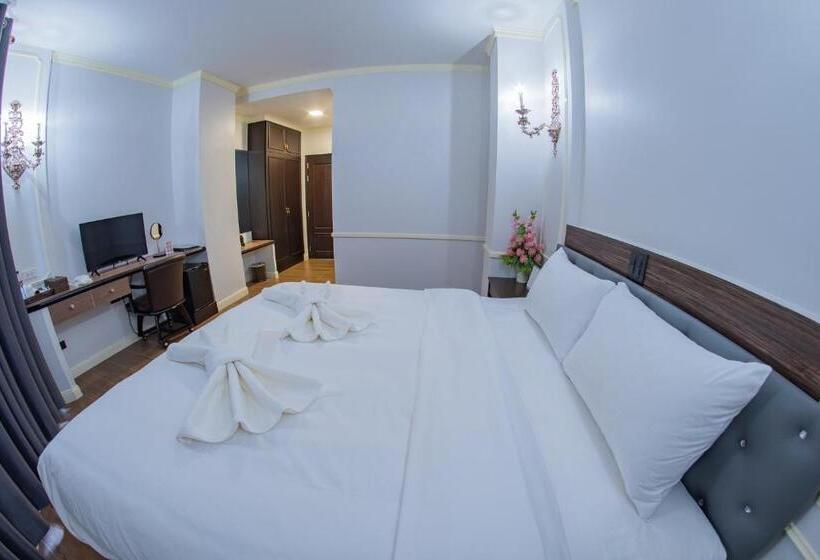 Номер Superior, The Maceo