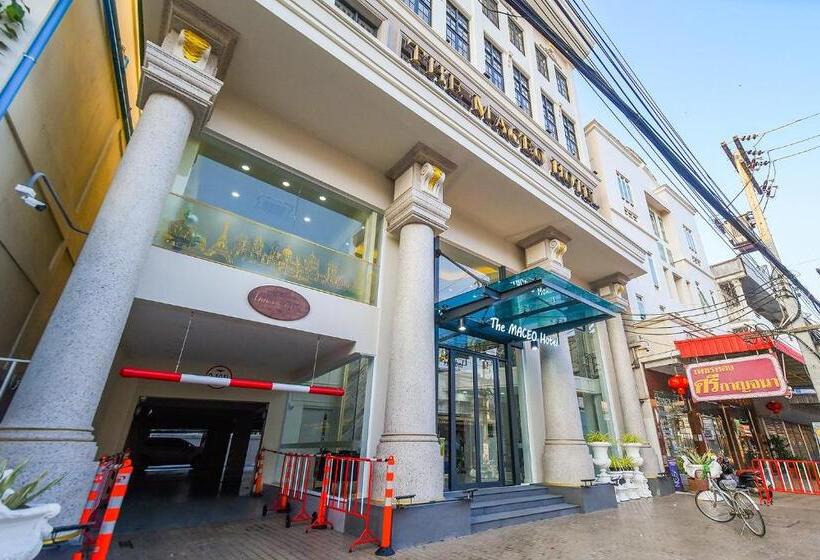 Полулюкс, The Maceo