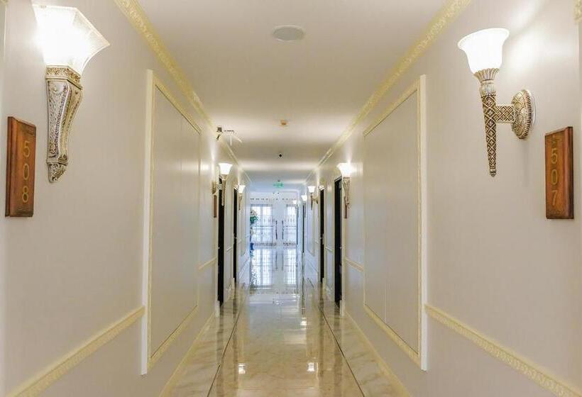 Номер Superior, The Maceo