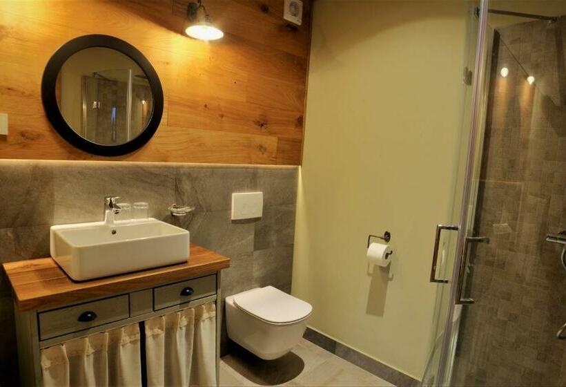 اتاق استاندارد چهارنفره با بالکن, Zamorc