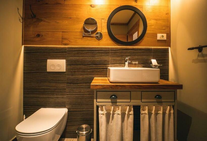 اتاق استاندارد سه تخته با بالکن, Zamorc