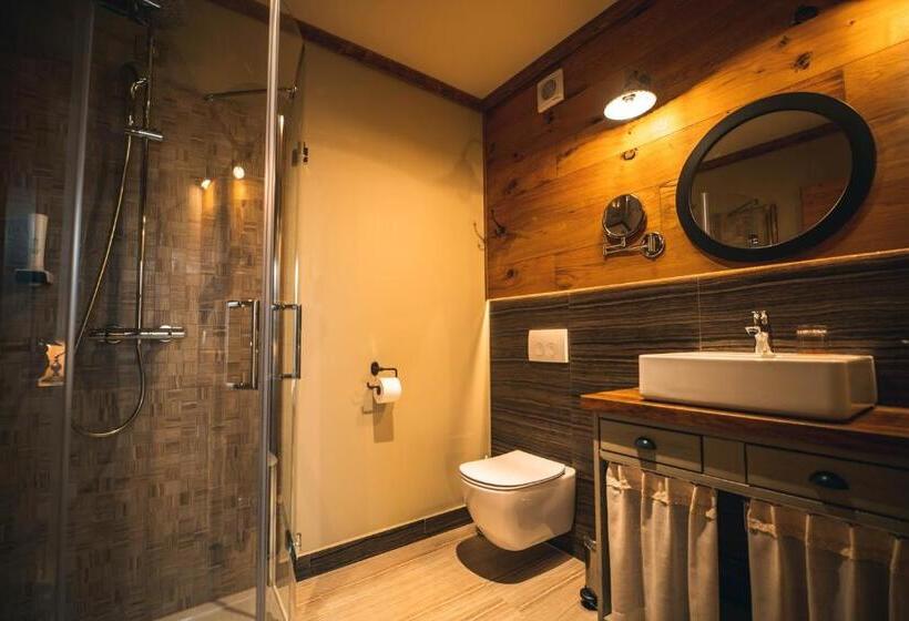 اتاق استاندارد سه تخته با بالکن, Zamorc