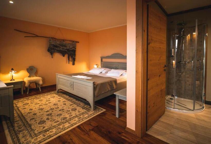 اتاق استاندارد سه تخته با بالکن, Zamorc