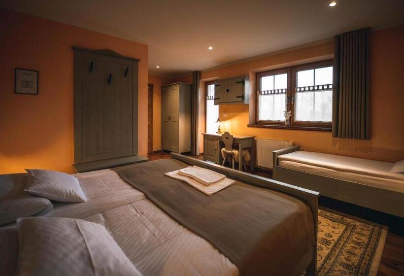 اتاق استاندارد سه تخته با بالکن, Zamorc