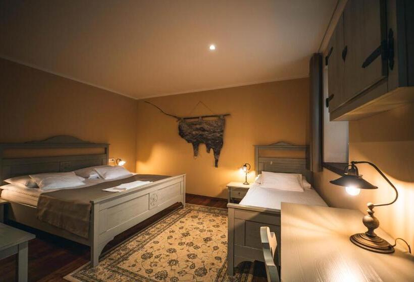 اتاق استاندارد سه نفره, Zamorc