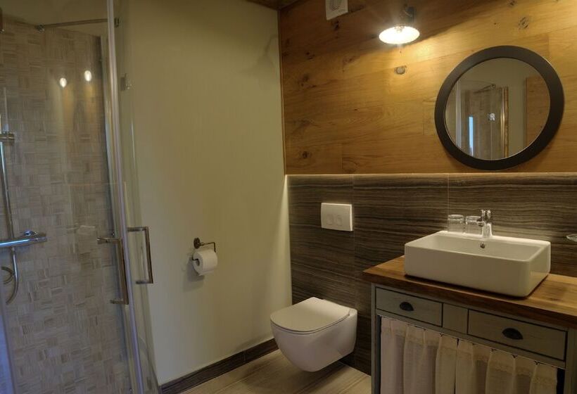 اتاق استاندارد سه تخته با بالکن, Zamorc