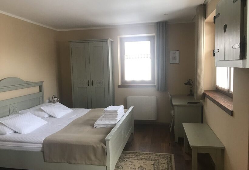 اتاق خانوادگی, Zamorc