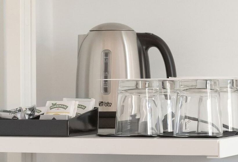 جناح جونيور, Woohoo Rooms Chueca