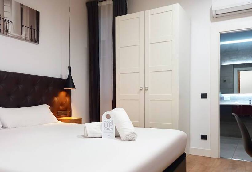 جناح جونيور, Woohoo Rooms Chueca