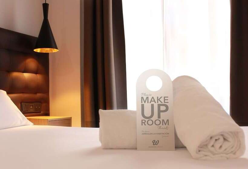 جناح جونيور, Woohoo Rooms Chueca