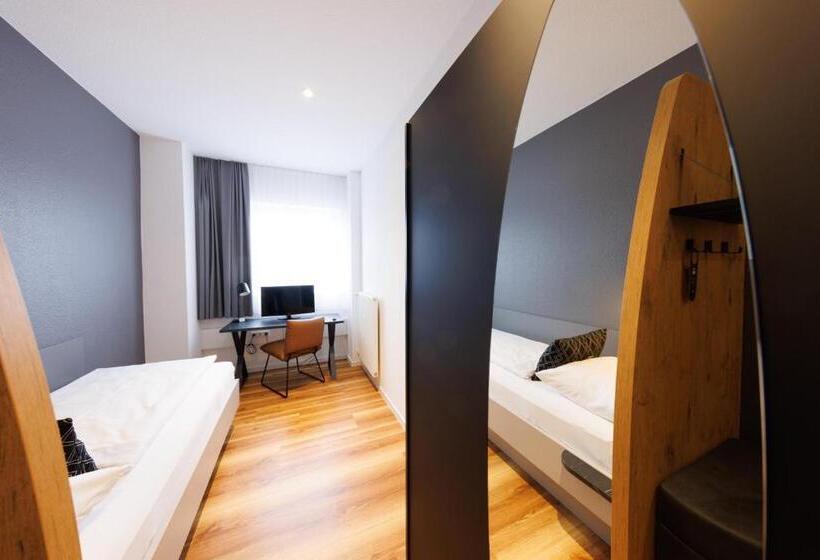 Standard Yhden Hengen Huone Jaettu Kylpyhuone, Internationales Studierenden