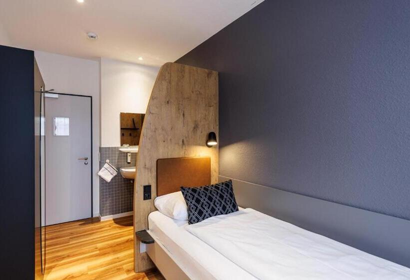 Standard Yhden Hengen Huone Jaettu Kylpyhuone, Internationales Studierenden