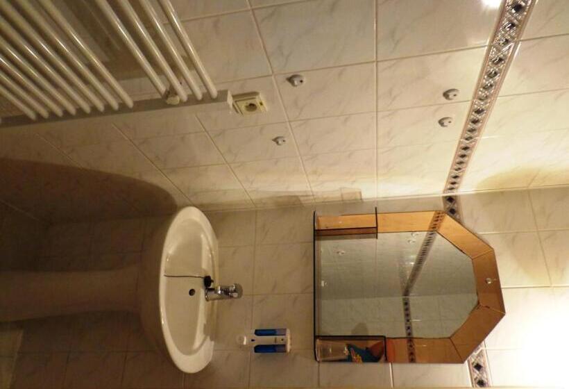 جناح مزوَّد بشرفة, Penzion Centrum