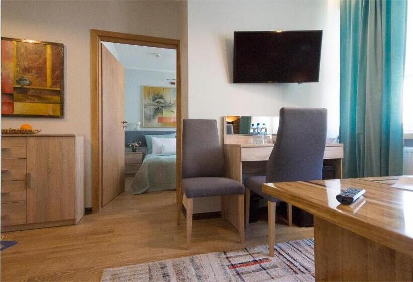 استودیوی استاندارد, Apartamenty Efekt 72